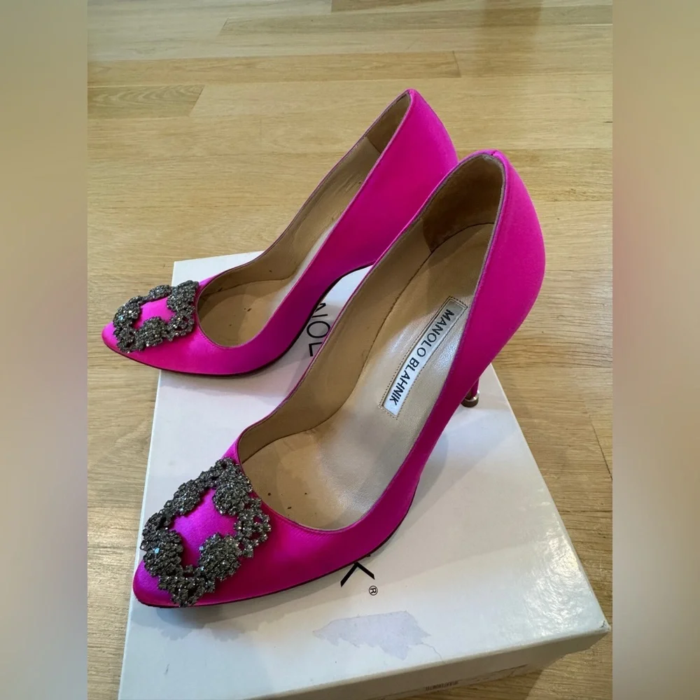 Manolo Blahnik Hangisi Silk Pumps size 36 - Picture 4 of 16